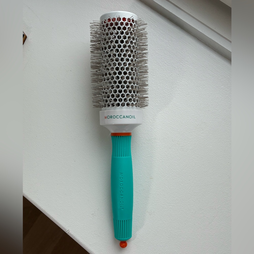 Moroccanoil ionic ceramic thermal round brush